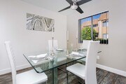 Photo - Villa del Sol Apartments