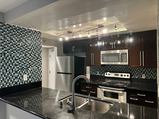 Photo - 600 W 9th St Unit 406