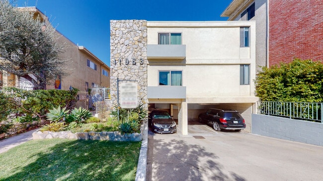 Front of Building - Dorothy Gardens Rental