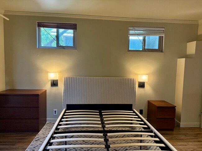 Photo - 6330 Longridge Ave