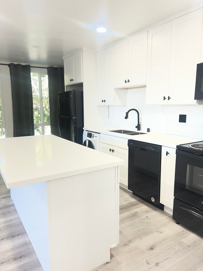 Building Photo - 2320 S Robertson Blvd Unit 202