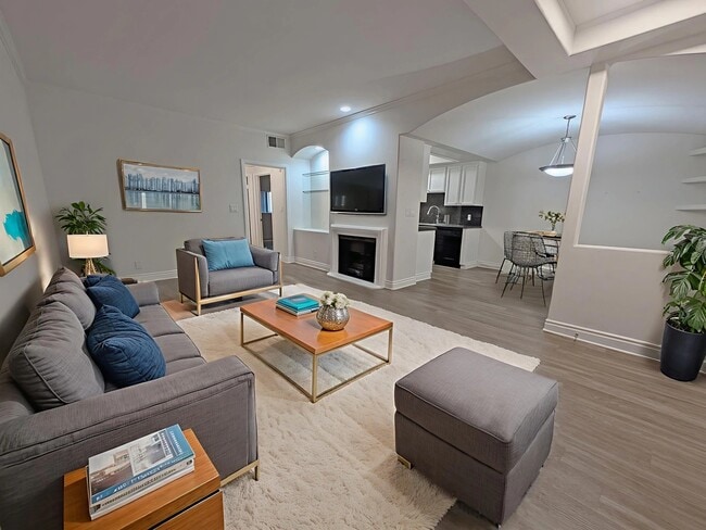 Building Photo - 912 Croft Ave