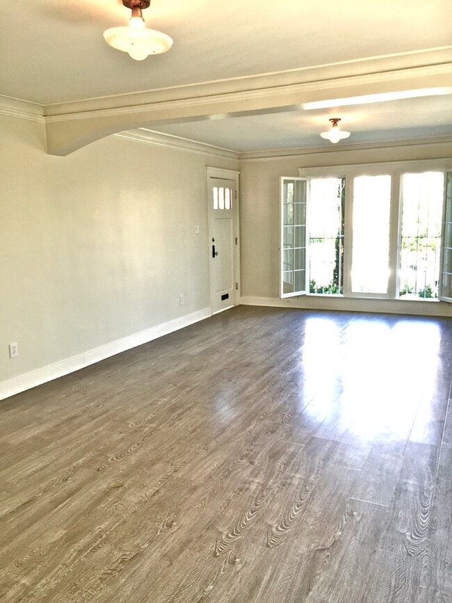 Photo - 156 S Catalina St