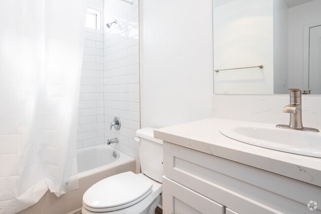 1BR, 1BA - 810SF - Bathroom - The Springs