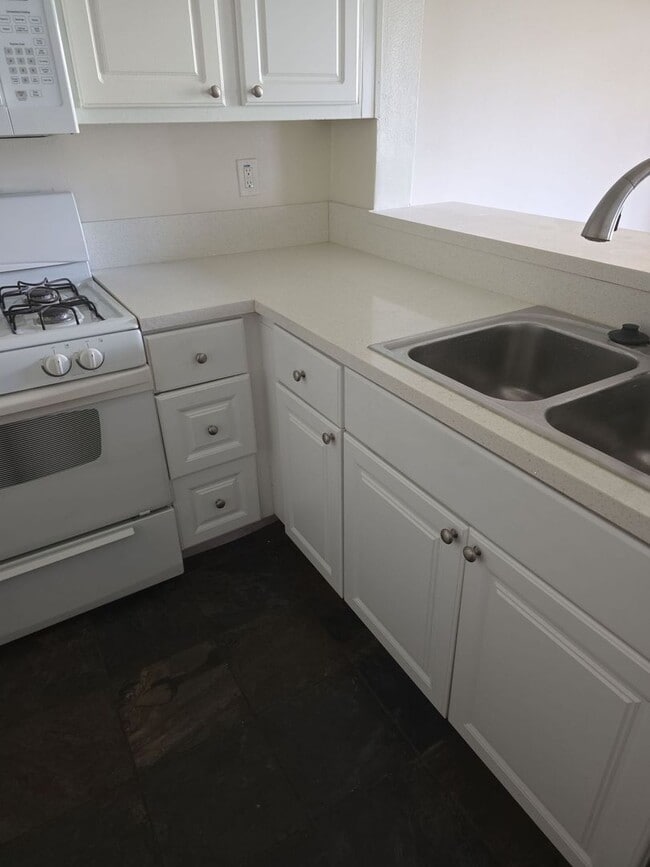 Photo - *Move-In Special* Spacious 2 Bed / 2 Bath Condo in San Bernardino – Upgraded & Move-In Ready! Unit 115