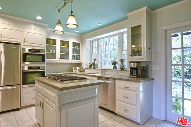 Photo - 5105 Morella Ave