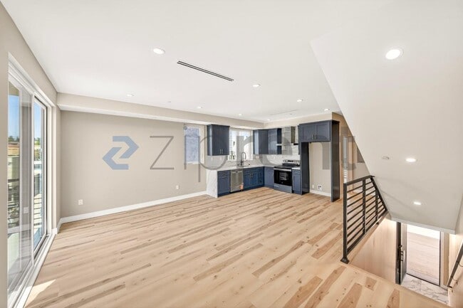 Building Photo - 227 N Burlington Ave