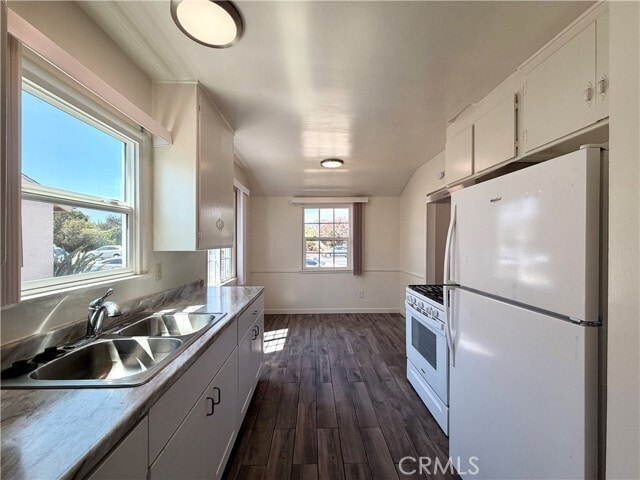 Photo - 7536 White Oak Ave