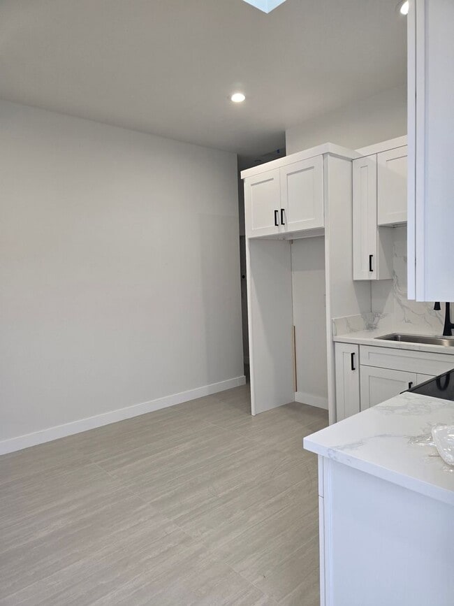 Building Photo - 12687 Aristocrat Ave Unit 1 - 2 beds & 2 baths