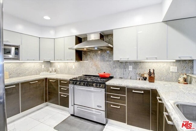 Photo - 1319 N Detroit St Unit 108