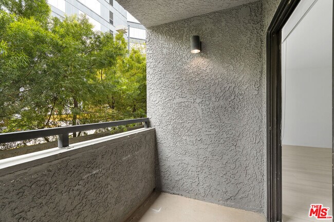 Photo - 1226 Amherst Ave Unit 201