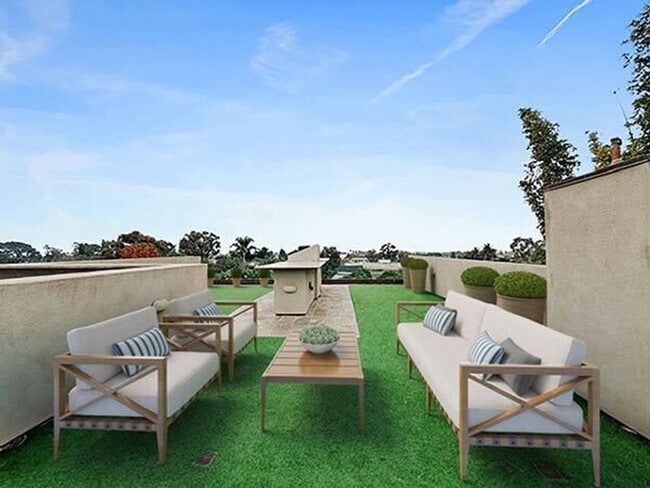 Photo - Spacious 6 Bed in Carlsbad with Ocean Views and Roof Top deck, 1 mile to the Beach!!