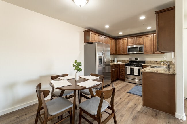 Dining Area 2BR, 2BA - 1052 SF - Echo Apts