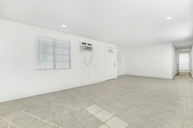 Photo - 400 W 109th St