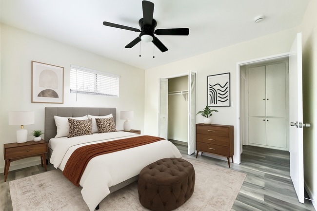 Building Photo - 1010 N Orange Grove Ave