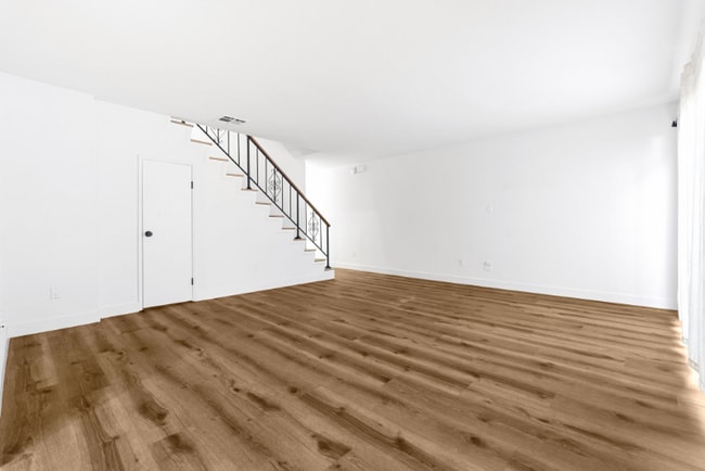 Photo - 5240 Whitsett Ave Unit 12