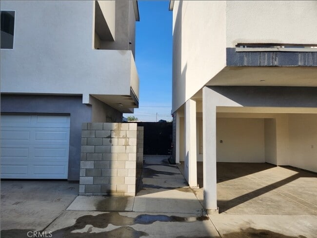 Photo - 1115 E Artesia Blvd