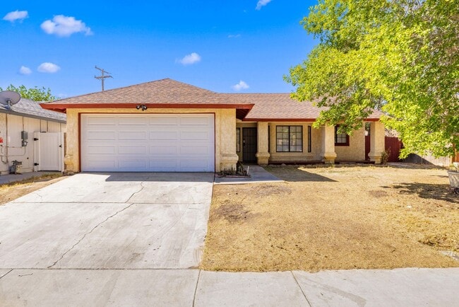 Building Photo - West Lancaster 3 Bedroom Home