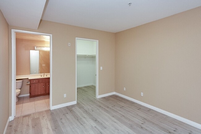 Photo - Spacious 2 Bed 2 Bath Condominium In K-Town Unit 313