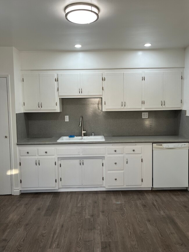 Photo - 1609 Denning Ave