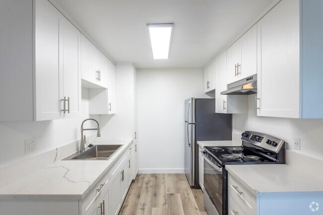 2BR - 1BA, 849SF - Horizon