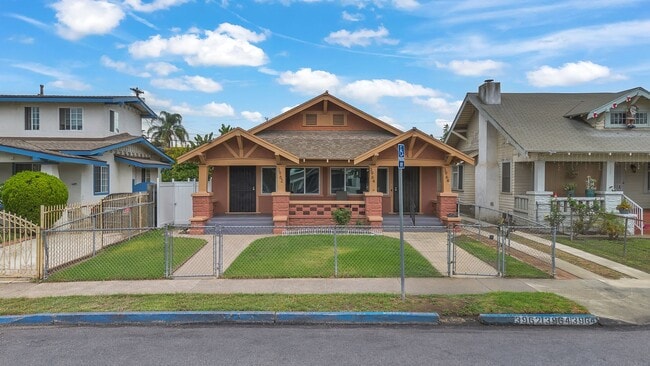 Building Photo - 3964 1/2 La Salle Ave