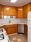 U-shaped kitchen with dishwasher - 309 Hill St