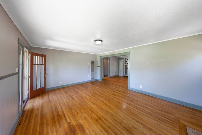 Photo - Classic Anaheim Living with Prime Location