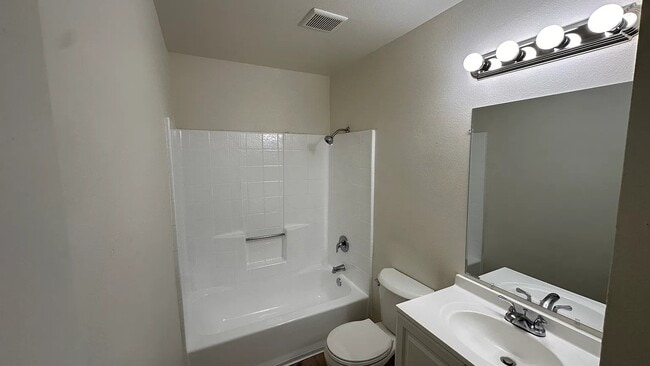 Building Photo - 1675 W Pampas Ln