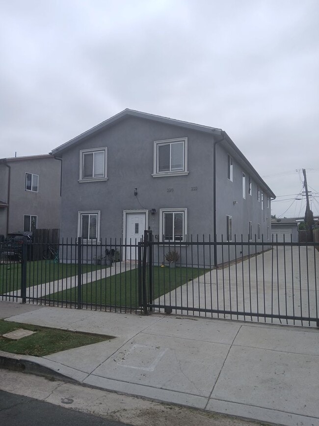 Building Photo - MULTI-FAMILY HOUSE Unit 112(222B)