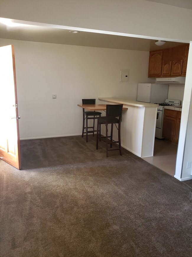 Building Photo - 10438 Irma Ave Unit 4