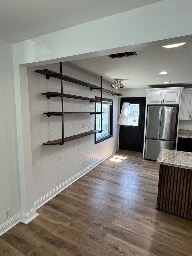 Photo - Bright Carson Front House Duplex with Modern Finishes Unit 2672 Washington Street