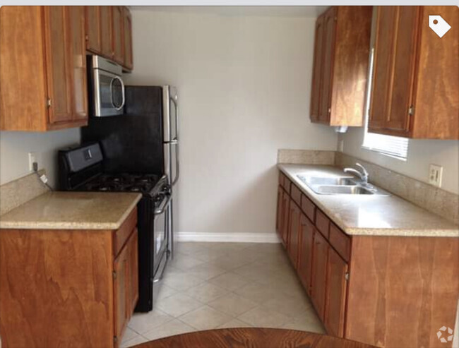 Building Photo - 1343 W 36th St Unit 1343 west 36th street Rental
