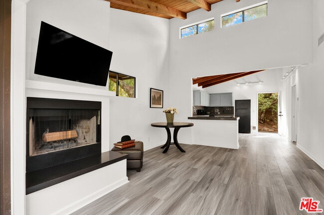 Building Photo - 2039 Tuna Canyon Rd Rental