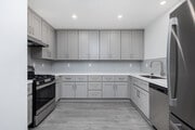 3BD, 2BA - 1,600SF - Kitchen - 1408 Barry Ave Apartments