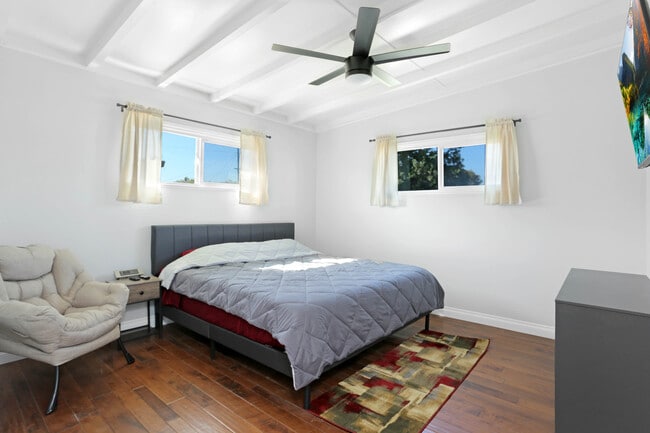 Photo - 1271 Essex St