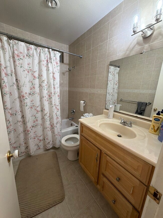 Photo - 4651 Huggins St