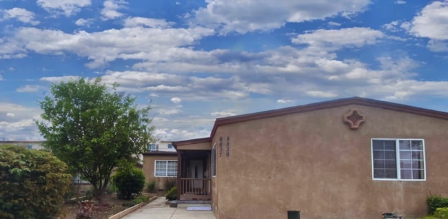Building Photo - Beautiful, Spacious 3 Bedroom Property in ... Rental