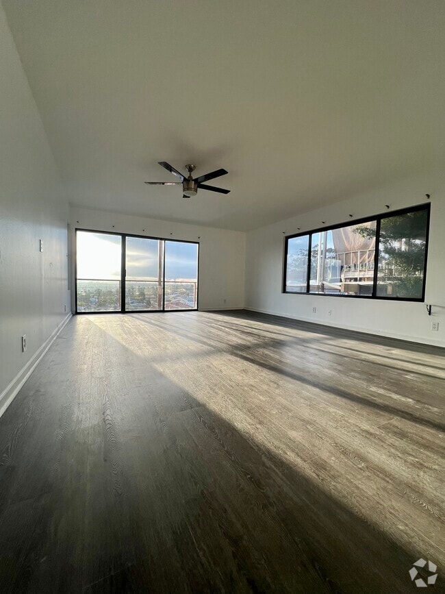 Building Photo - 2052 N Terrace Dr Unit 2052 Rental
