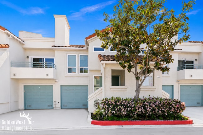 Building Photo - Bright and Modern 2Bdm 2Ba Townhome with Private Patio in Scripps Ranch!