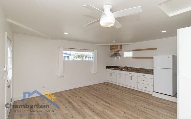 Photo - Studio in Oceanside!