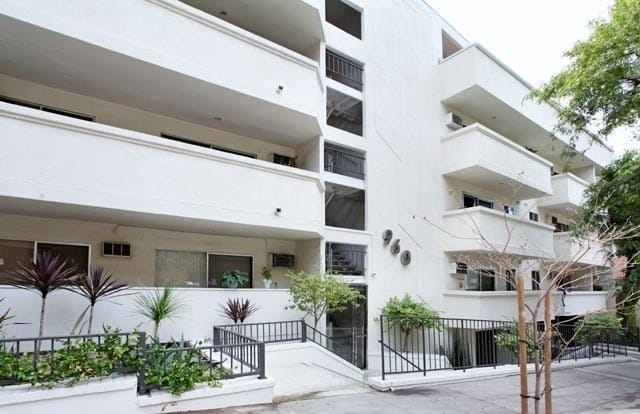 Photo - 960 Larrabee St Unit 116