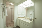 Photo - 601 Westholme Ave Apartments Unit 201