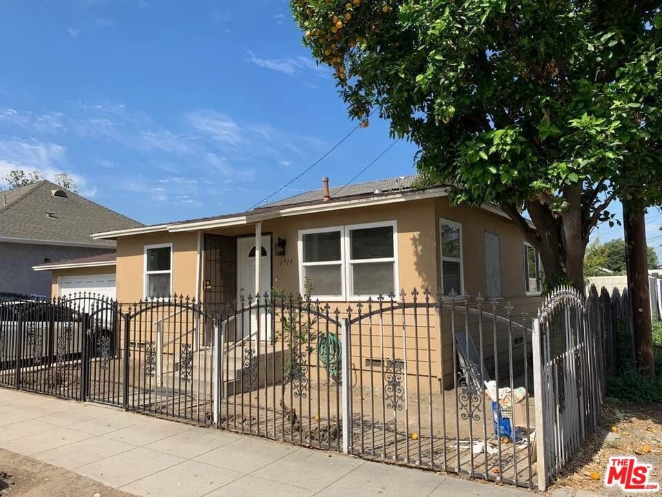 Photo - 3717 Raymond Ave