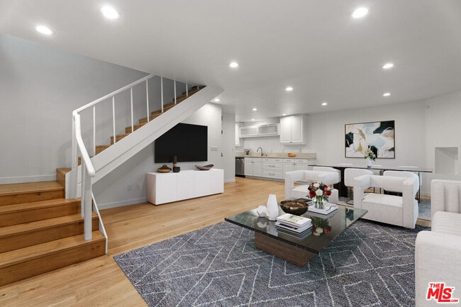Photo - 22 28th Ave