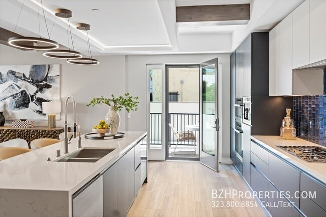 Photo - 160 N La Peer Dr Unit 203