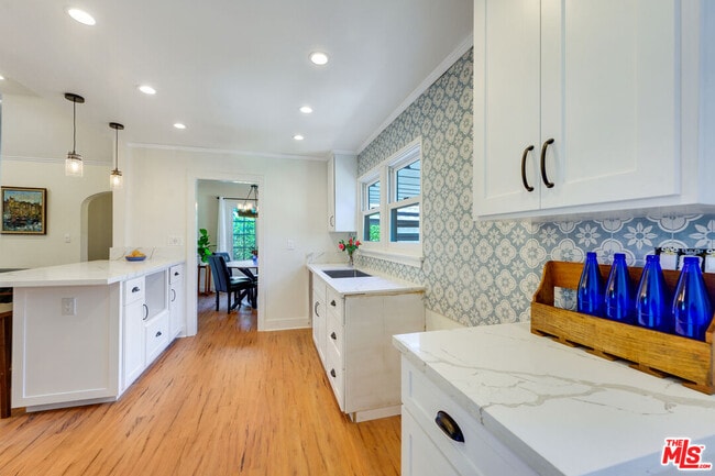 Photo - 8818 Rosewood Ave