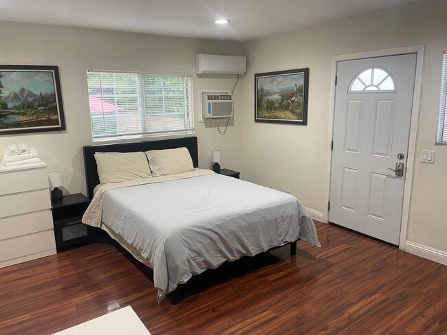 Building Photo - 12619 Emelita St Unit Garden view