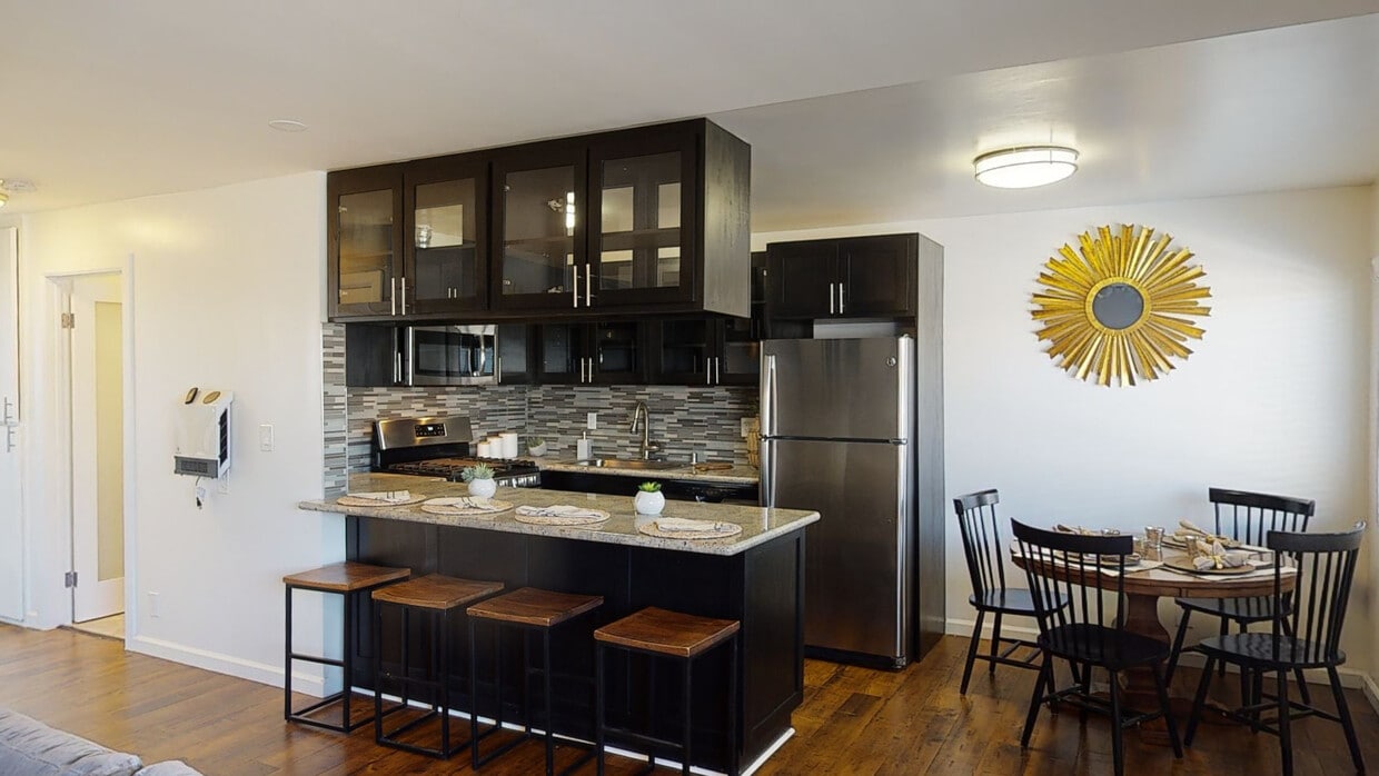 3D Tour - 3638 W 113th St