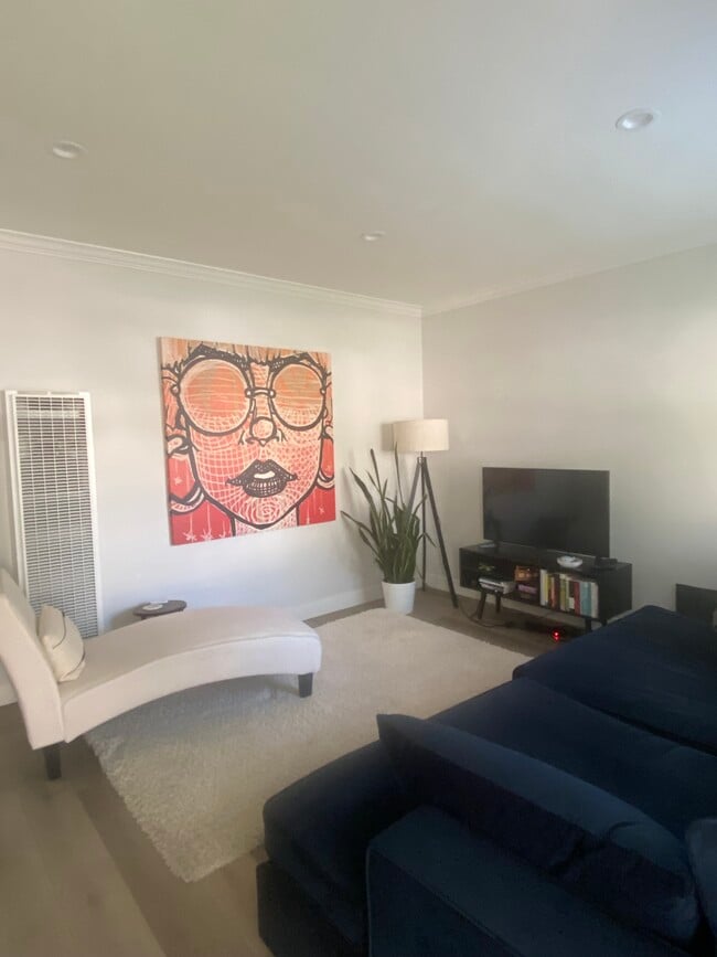 Living Room - 1522 Princeton St Apartments Unit 1522 Princeton